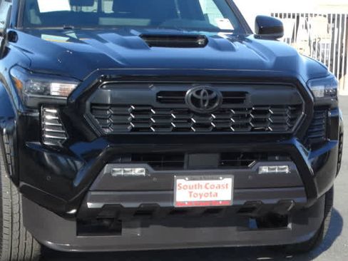 Used 2025 Toyota Tacoma TRD Sport image 4