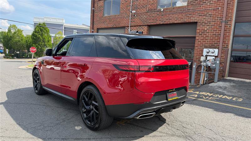 Used 2024 Land Rover Range Rover Sport SE AWD/4WD image 11