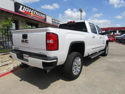 Used 2018 GMC Sierra 2500 Denali w/ Suspension Package, Off-Road image 4