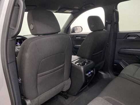 Used 2025 GMC Acadia Elevation image 15