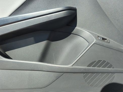 Certified 2023 Volkswagen Taos SE w/ Panoramic Sunroof Package image 23