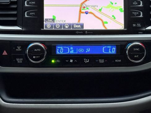 Used 2015 Toyota Highlander XLE AWD/4WD image 23