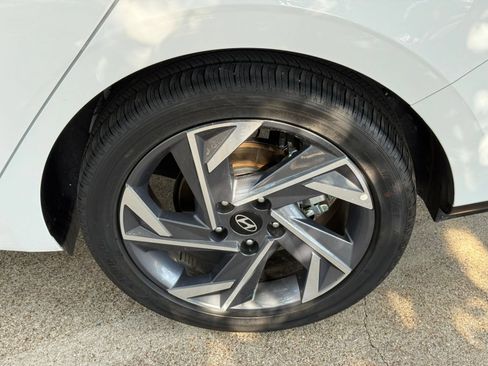 Used 2025 Hyundai Elantra SEL FWD image 32