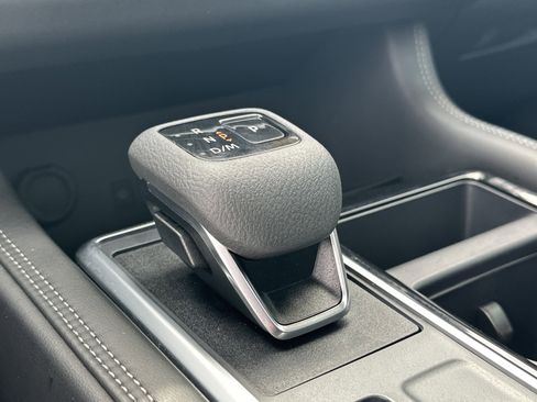 Used 2025 Nissan Pathfinder Platinum image 32