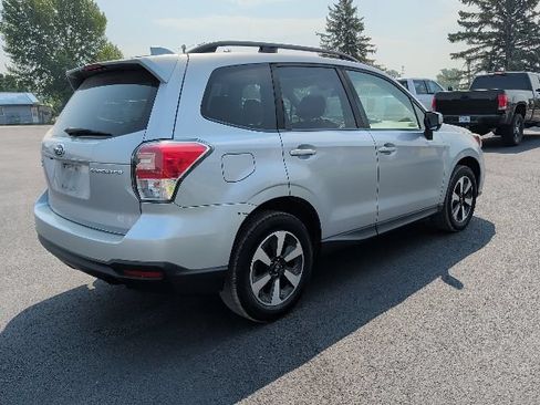 Used 2018 Subaru Forester 2.5i Premium AWD/4WD image 3