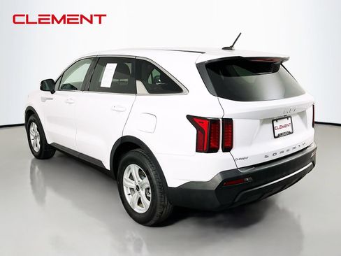 Used 2022 Kia Sorento LX FWD image 9
