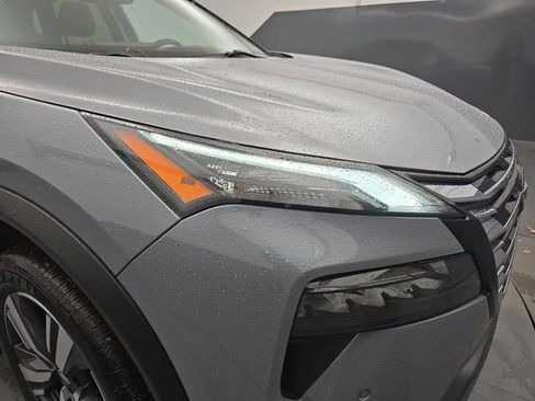 Used 2024 Nissan Rogue SL w/ SL Premium Package image 13