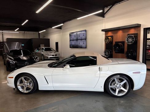 Used 2006 Chevrolet Corvette Coupe w/ Preferred Equipment Group RWD image 5