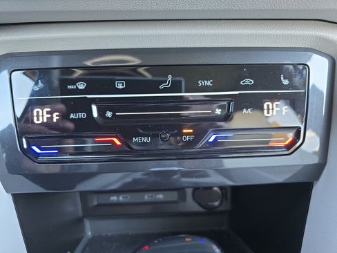 Used 2024 Volkswagen Tiguan SE R-Line image 20