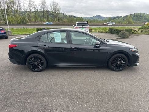 Used 2025 Toyota Camry SE AWD/4WD image 10