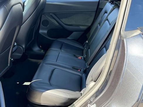 Used 2025 Tesla Model Y Long Range image 21