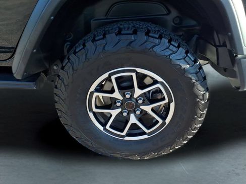 Used 2025 Jeep Wrangler Unlimited Rubicon w/ Convenience Group AWD/4WD image 12