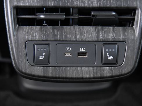 Used 2023 Nissan Ariya FWD image 42