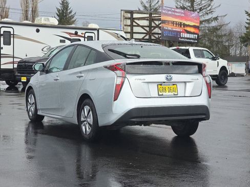 Used 2016 Toyota Prius Four image 4