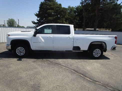 Used 2024 Chevrolet Silverado 2500 LT w/ Convenience Package AWD/4WD image 2