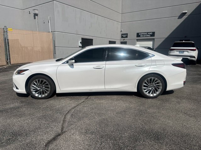 Used 2023 Lexus ES 300h Ultra Luxury w/ Accessory Package (Z1) FWD image 6