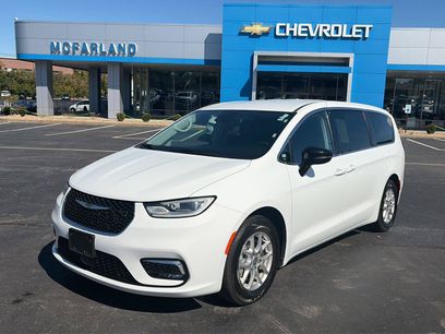 Used 2024 Chrysler Pacifica Touring-L