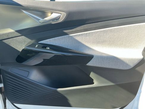 Used 2023 Volkswagen ID.4 Pro image 16