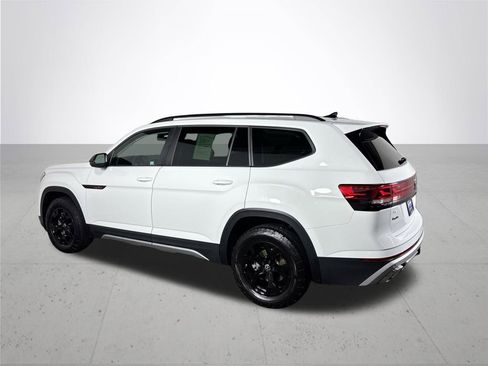 Used 2025 Volkswagen Atlas Peak Edition SE image 8