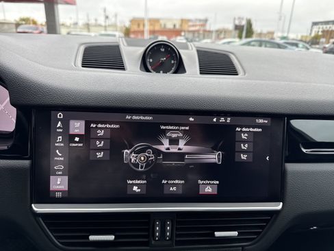 Used 2021 Porsche Cayenne image 19