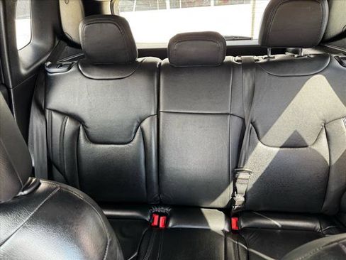 Used 2016 Jeep Renegade Latitude w/ Cold Weather Group image 18