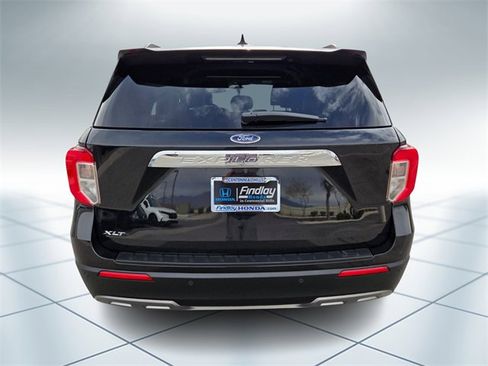 Used 2022 Ford Explorer XLT w/ Equipment Group 202A image 5