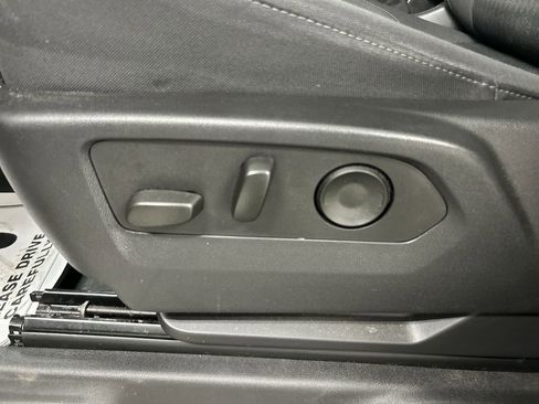 Used 2023 Chevrolet Silverado 1500 LT AWD/4WD image 10