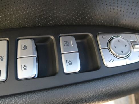 Used 2021 Genesis G70 3.3T image 28