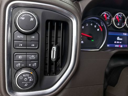 Used 2019 Chevrolet Silverado 1500 LTZ image 21