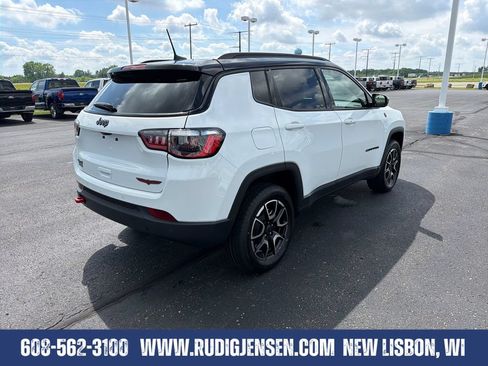 Used 2025 Jeep Compass Trailhawk AWD/4WD image 5