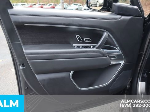 Used 2025 Land Rover Range Rover Long Wheelbase SE image 12