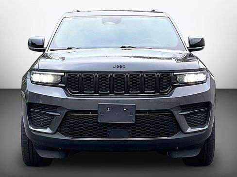 Used 2023 Jeep Grand Cherokee Altitude AWD/4WD image 3