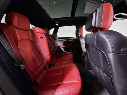 Certified 2024 Porsche Macan AWD/4WD image 19