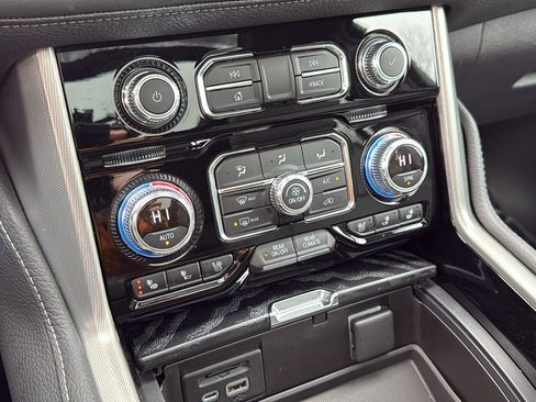 Used 2021 GMC Yukon Denali w/ Denali Premium Package image 21