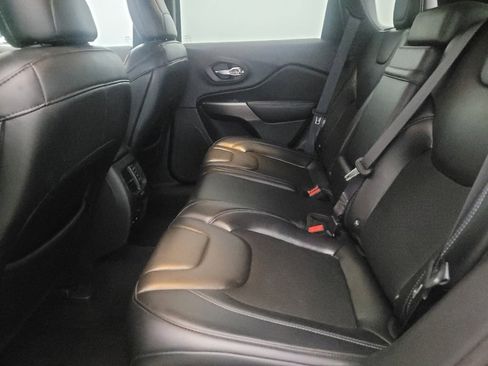 Used 2019 Jeep Cherokee Latitude Plus w/ Comfort/Convenience Group image 18