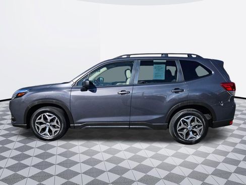 Used 2023 Subaru Forester Premium AWD/4WD image 3