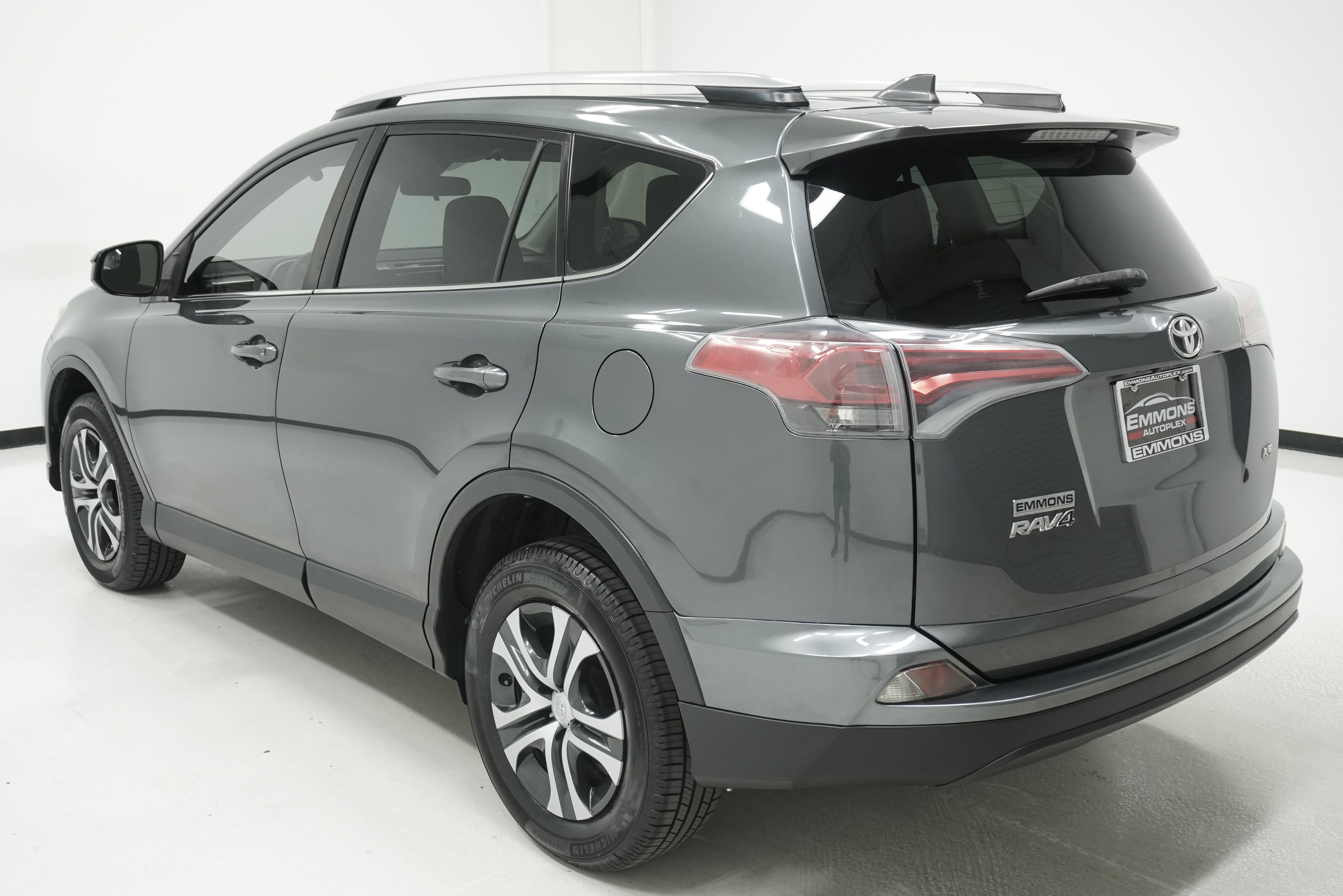 Used 2017 Toyota RAV4 LE FWD image 6