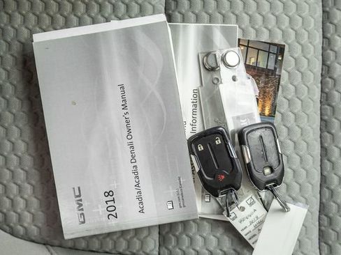 Used 2018 GMC Acadia SLE image 15