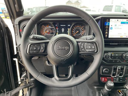New 2026 Jeep Gladiator Rubicon w/ Steel Power Dome Hood Package AWD/4WD image 24
