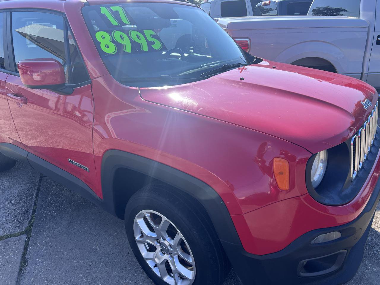 Used 2017 Jeep Renegade Latitude w/ Popular Equipment Group AWD/4WD image 4