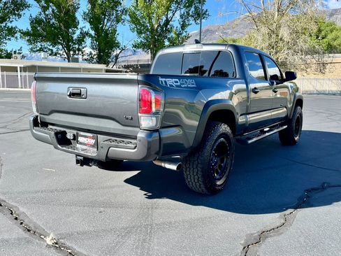 Used 2020 Toyota Tacoma TRD Off-Road w/ TRD Premium Off Road Package AWD/4WD image 7