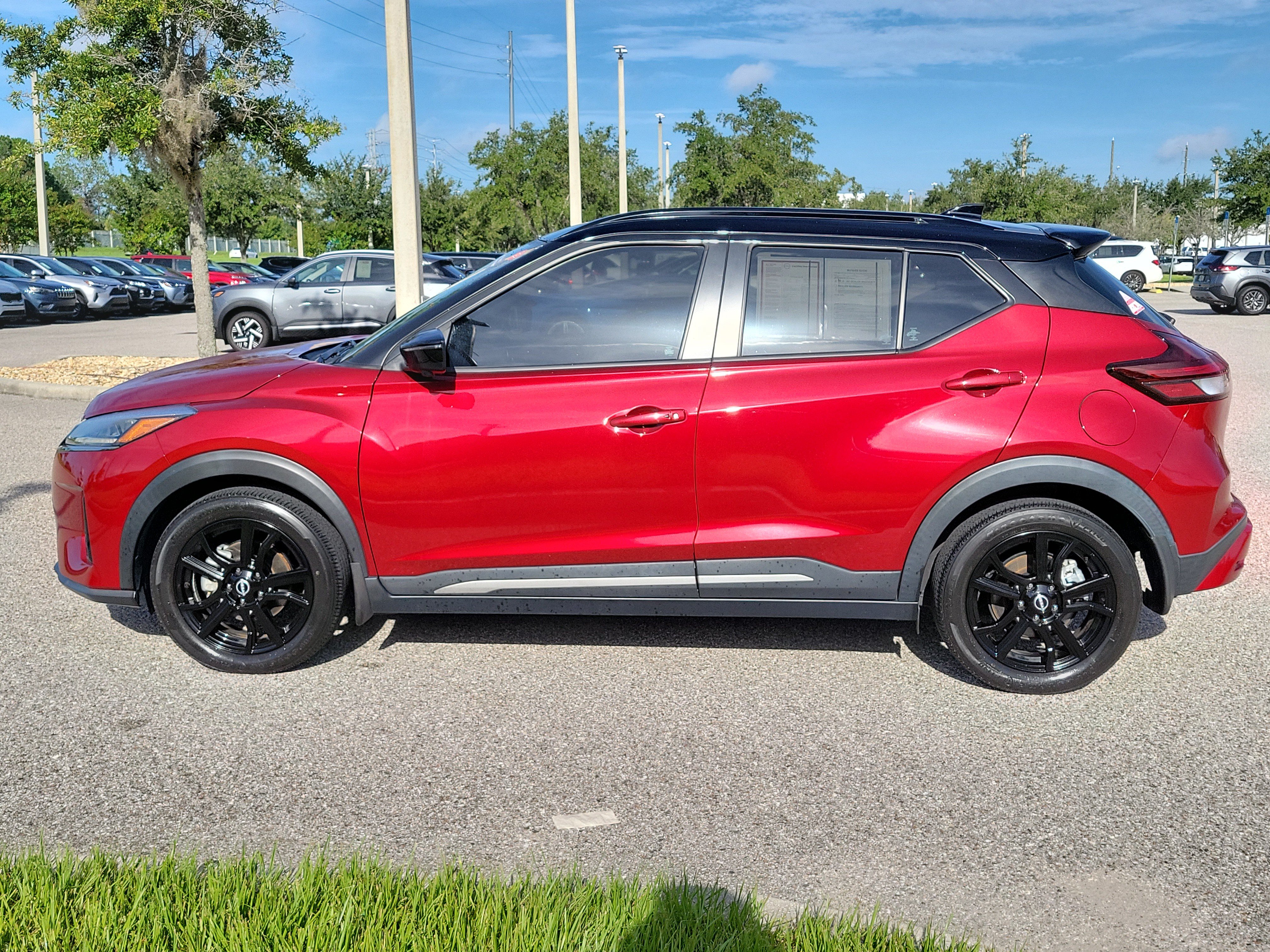 Certified 2023 Nissan Kicks SR FWD image 8