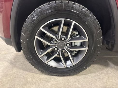 Used 2022 Jeep Grand Cherokee Limited image 27