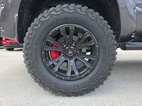 Used 2024 RAM 1500 Laramie AWD/4WD image 15