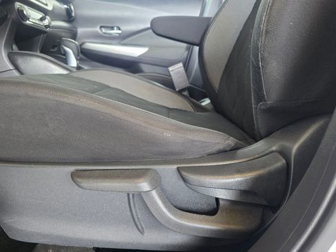 Used 2020 Nissan Kicks SV FWD image 9