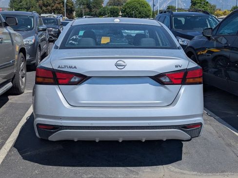 Used 2024 Nissan Altima 2.5 SV FWD image 4
