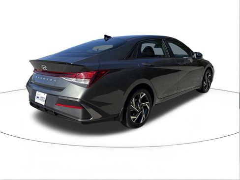 Certified 2025 Hyundai Elantra Sport image 3