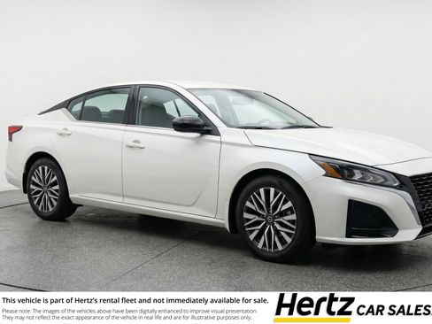 Used 2025 Nissan Altima 2.5 SV image 1