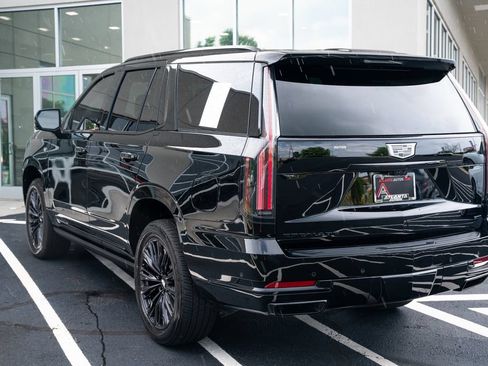 Used 2025 Cadillac Escalade Sport w/ LPO, ONYX Package AWD/4WD image 17