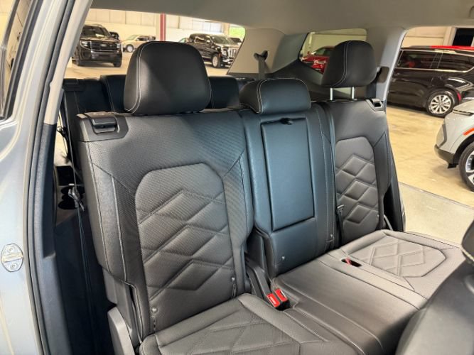 Used 2025 Volkswagen Atlas SE FWD image 27